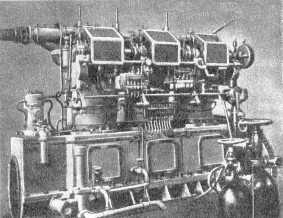 Первый дизельный двигатель 1897. Двигатель Рудольфа дизеля 1897. Дизельный двигатель Рудольфа дизеля.