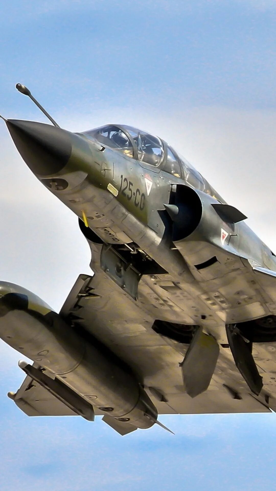 Мираж 2000 года. Мираж-2000 самолет. Мираж 2000 истребитель. Mirage 2000 самолет. Мираж-2000 вооружение.