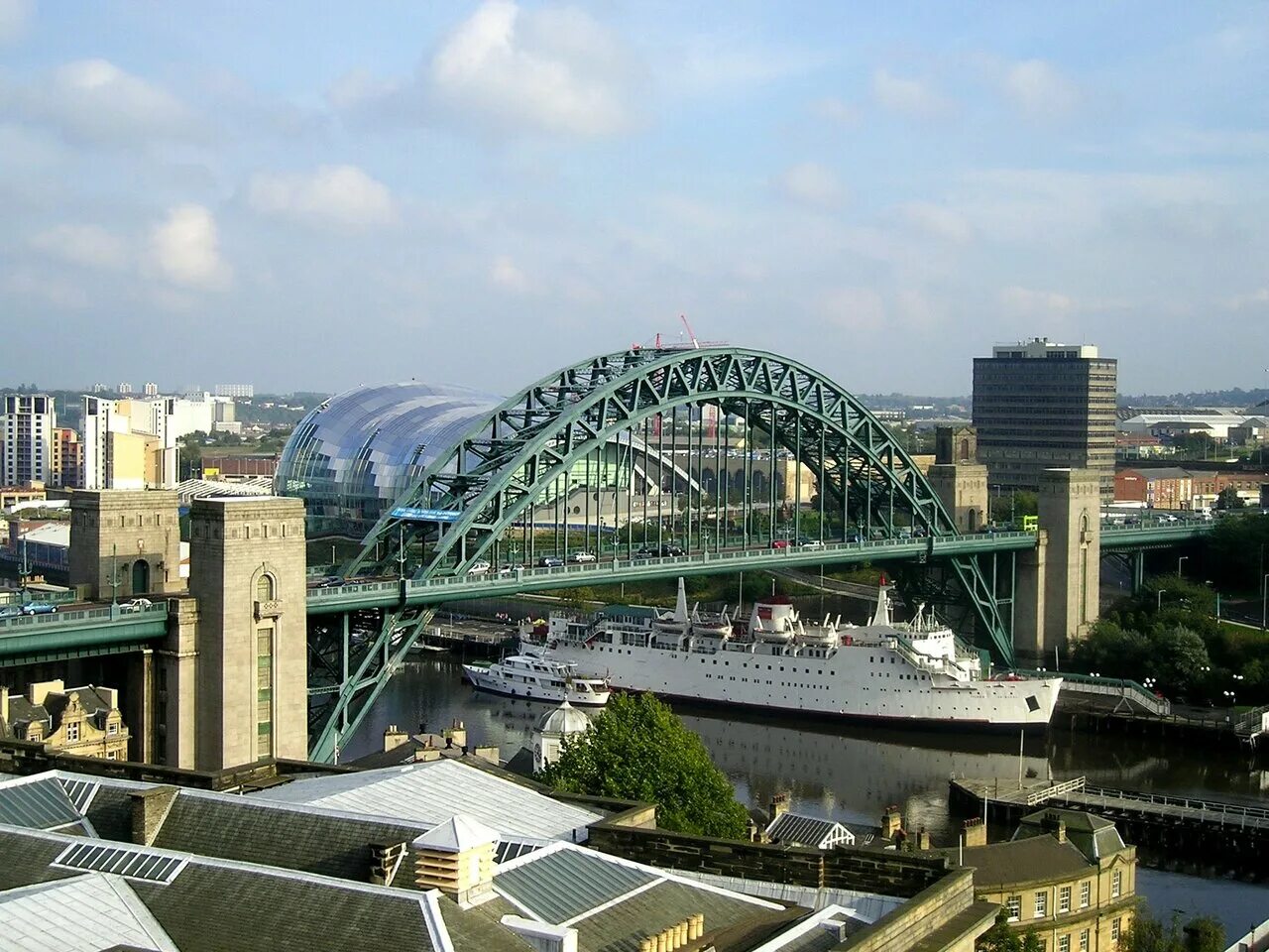 Ньюкасл апон тайн. Sage Gateshead, Великобритания. Ньюкасл-апон-тайн зима. Ньюкасл город Англия.