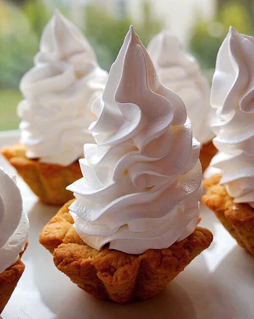 рецепт пирожных ушки с белковым