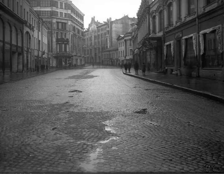 8 утра на улице. Кузнецкий мост 20 век. Улица утром. Московские улочки фото. Утро ну улице 19 века.