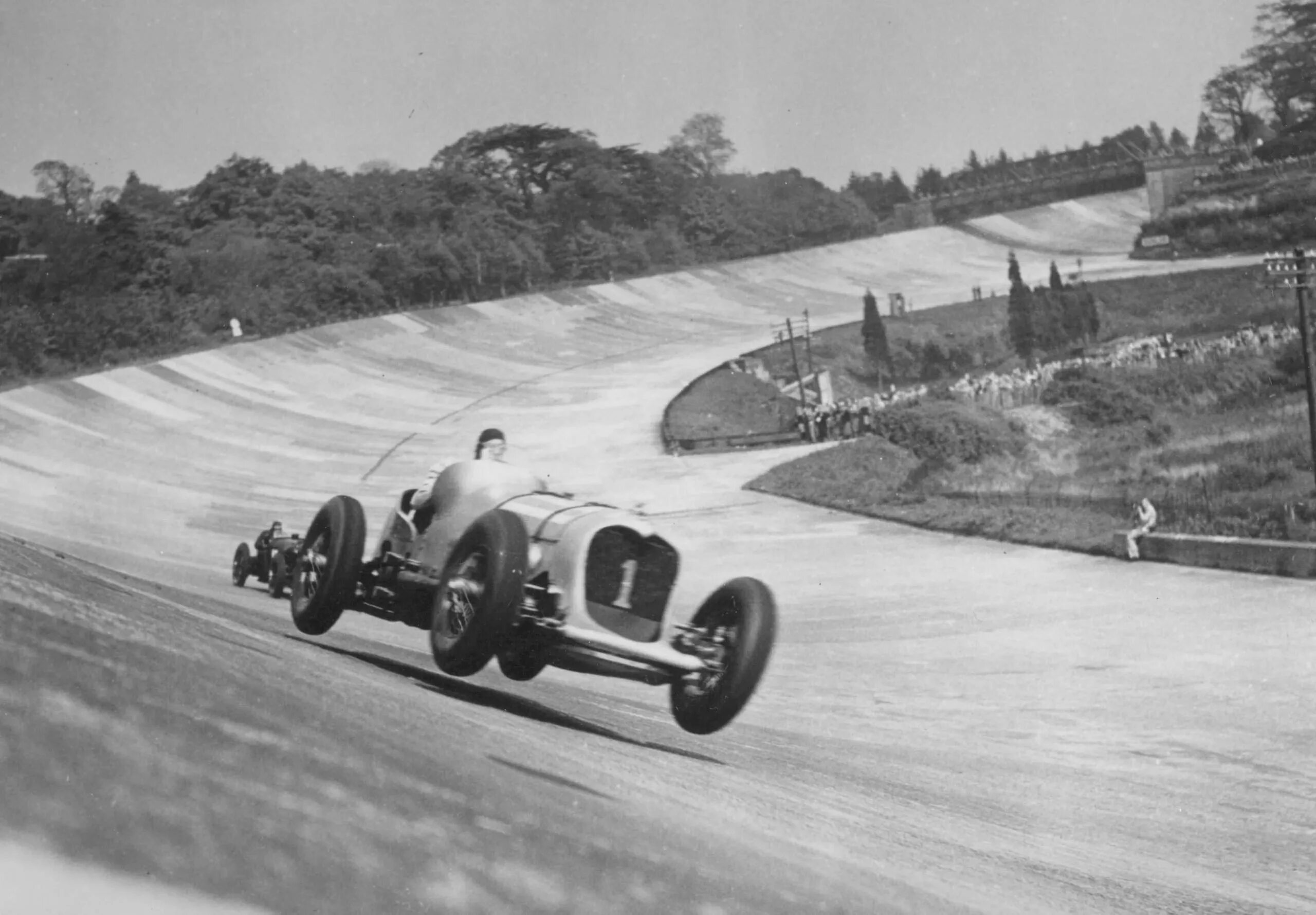 Старый гоняла. Napier Railton 1933. Napier Railton 1933 двигатель. Napier-Railton гоночный автомобиль. Гоночный Мерседес 1930.