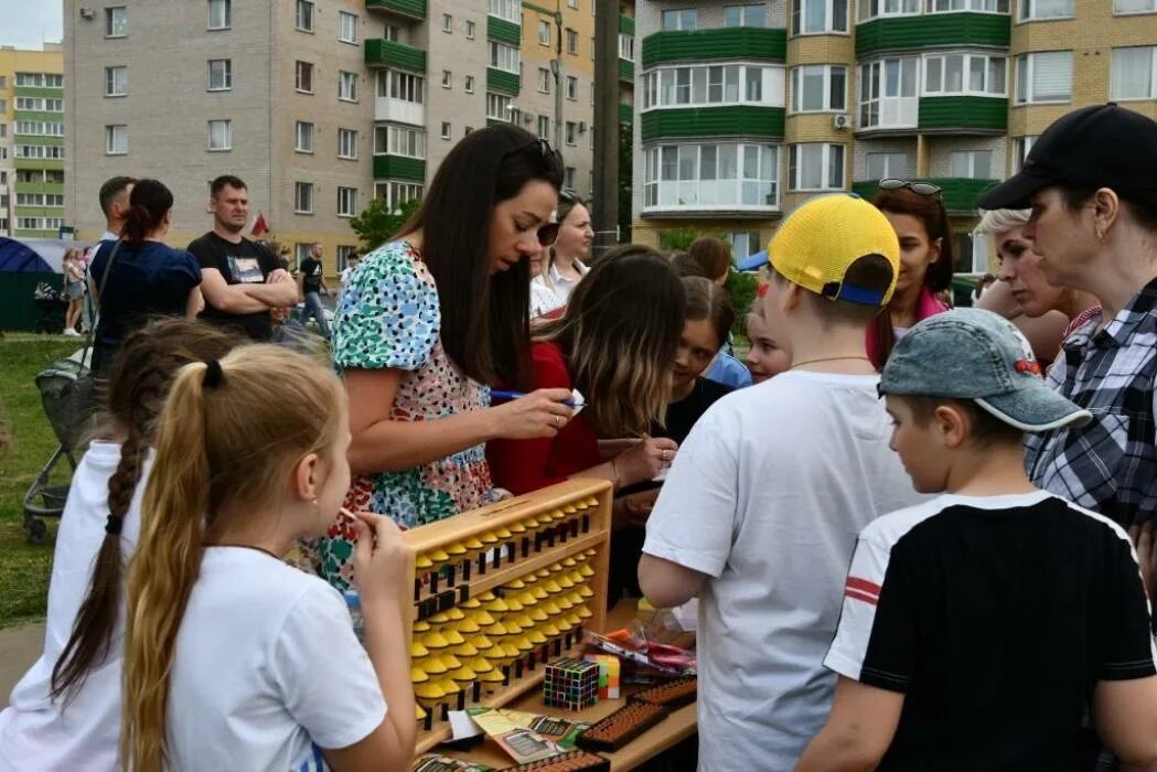 Отмечали день соседа. День соседей. Всемирный день соседей. День соседей Борисоглебск. Международный день соседей хоровод.