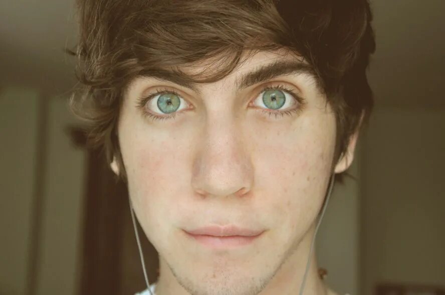 Green Eyes man. Цвет глаз зеленый лес у парней. People with Green Eyes тренд. Greyish Green. He got green eyes