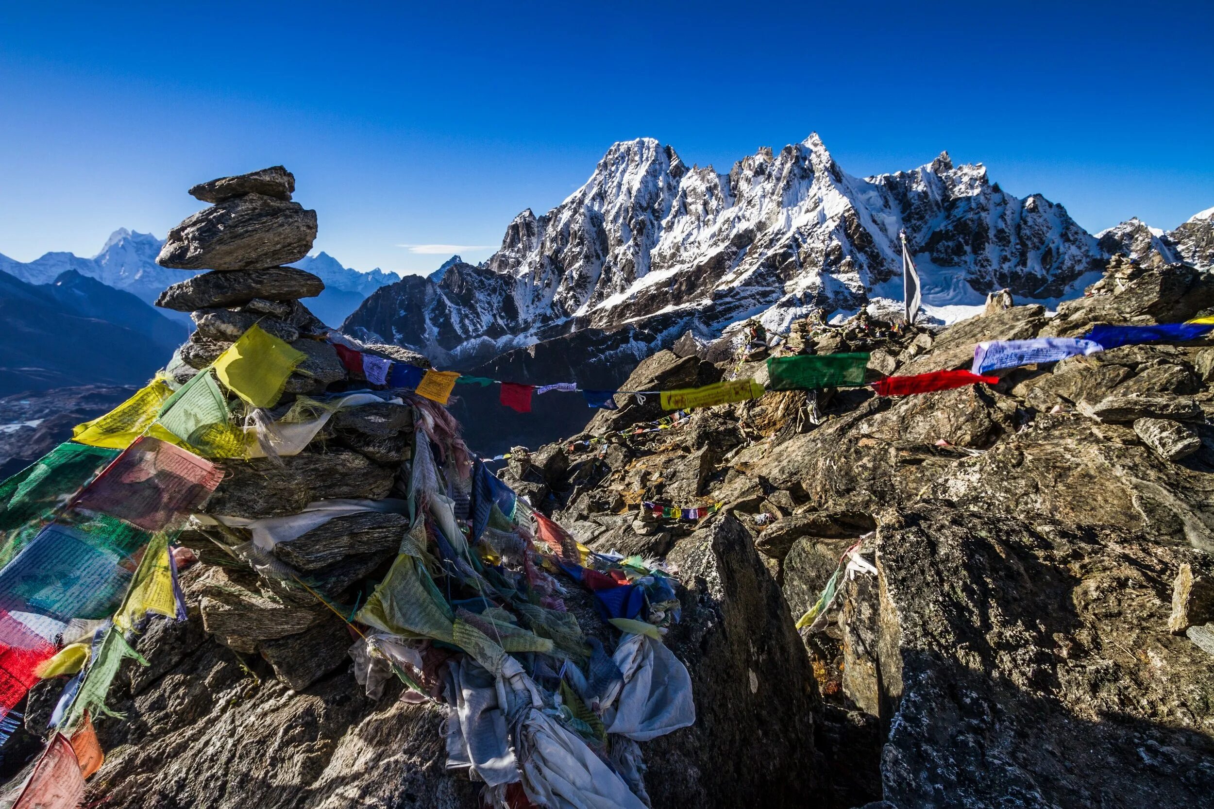 The biggest mountain in the world. Национальный парк Сагарматха Гималаи Непал. Национальный парк Сагарматха (Эверест). Национальные парки Сагарматха, Непал.. «Сагарматха» = Эверест = Джомолунгма).