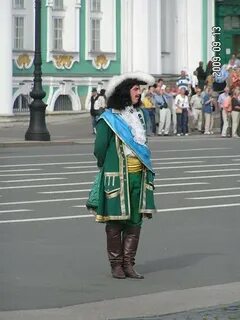 Люди в костюмах в питере