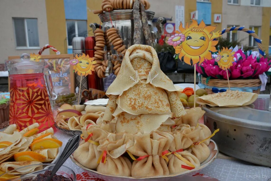 славянское неоязычество символы. княжеский пир в древней руси. символ перуна громовик. масленица блины гуляния. домовой угощение.