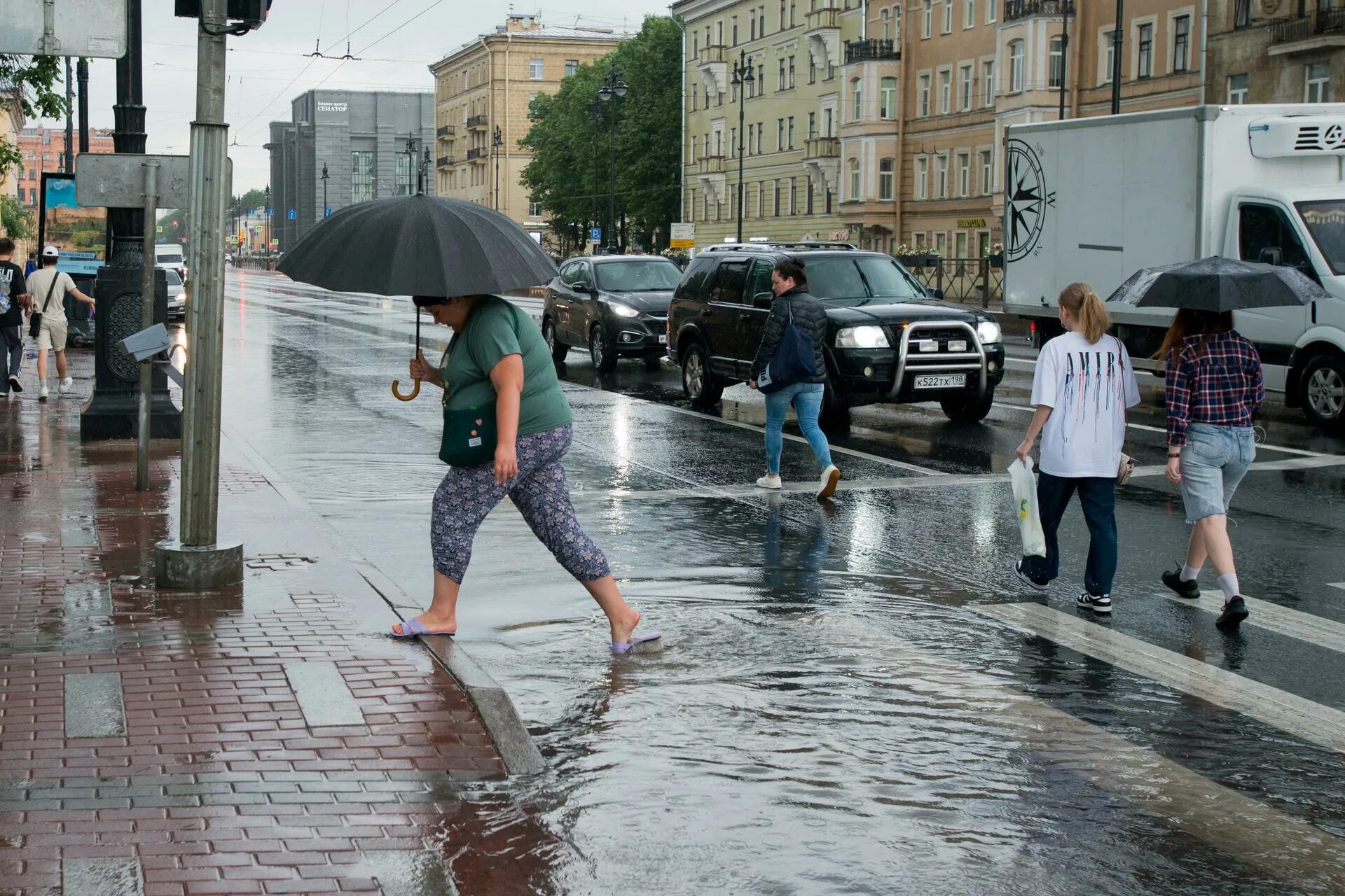 Сколько будет идти дождь сегодня. Дождь в городе. Сильный дождь. Ливень. Дождливый день.