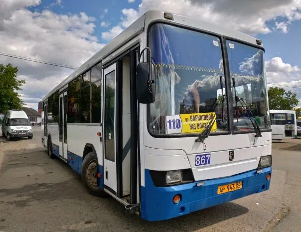 Сайт автобус омск. Омские автобусы. Автобус НЕФАЗ Омск. Синий автобус Омск. Автобус ВК.