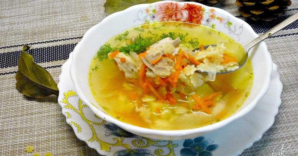 Суп паста с курицей. Суп куриный с макаронными изделиями. Куриный суп с макаронами. Суп с вермишелью и курицей. Суп картофельный с макаронными изделиями.