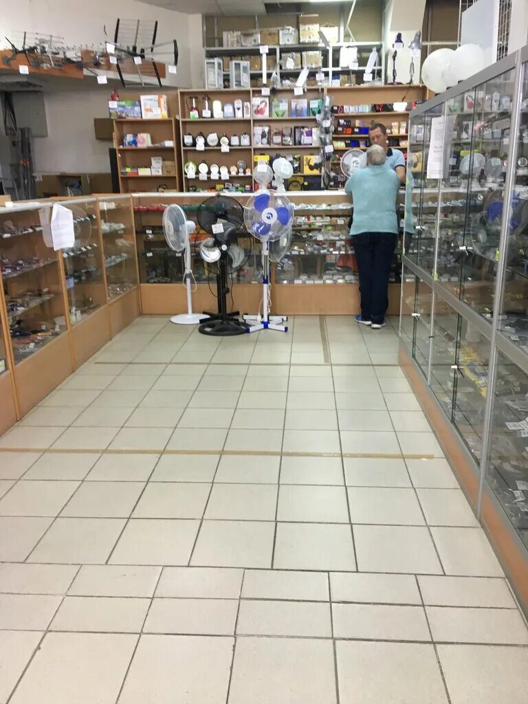 серпухов чернышевского 27. выкладка товара в магазине электрики. электротовары серпухов. электротовары серпухов борисовское шоссе. магазин электротоваров кабели на.