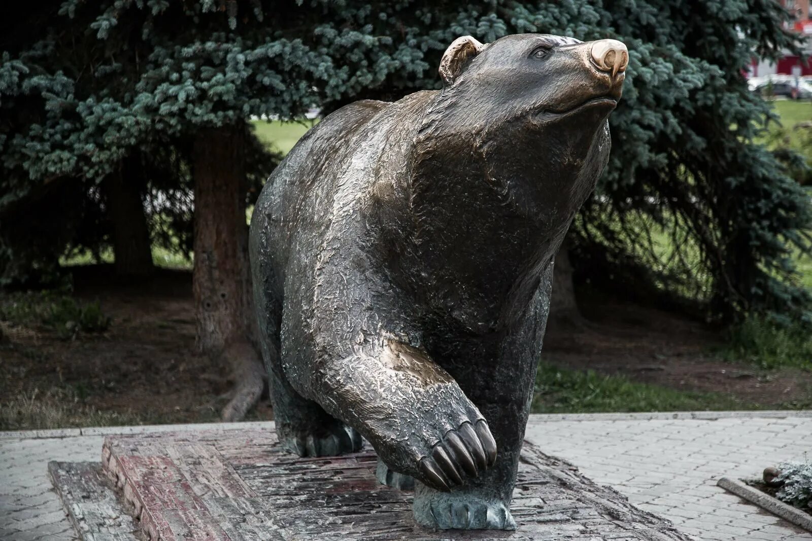 Том г пермь. Памятник медведю в перми. пермский медведь памятник пермь. легенда о пермском медведе пермь. легенда о пермском медведе пермь памятник.