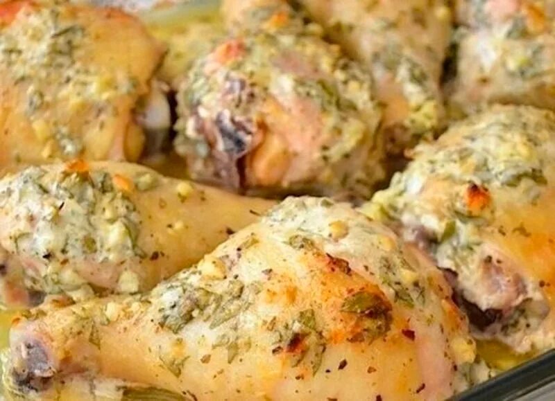 Курица запеченная в раковине. Курица в кефире с картофелем. Очень маленькие куриные голени. Соус для курицы мариновать. Замариновать курицу.