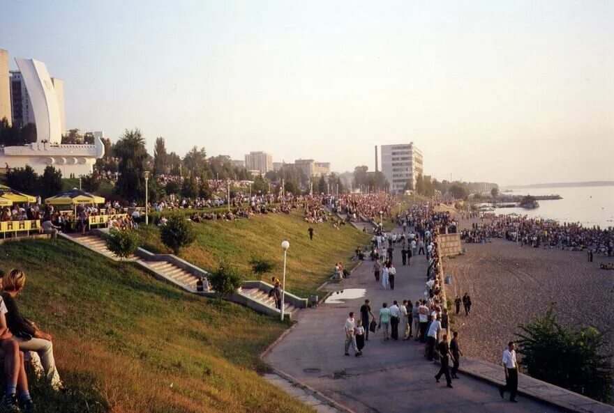 Фото 1973 года. Кинотеатр "Ударник" , Серафимовича ул., 2 Снимок из альбома "Арх