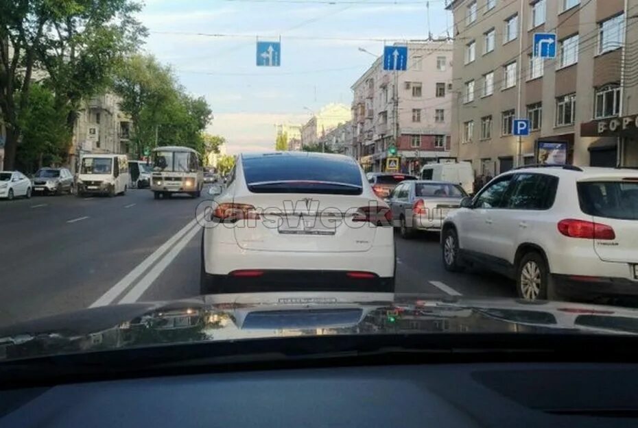 В воронеже замечен. Тесла в Воронеже. Воронеж Тесла машина. Автомобиль Тесла в Воронеже. Тесла Воронеж АВС электро.