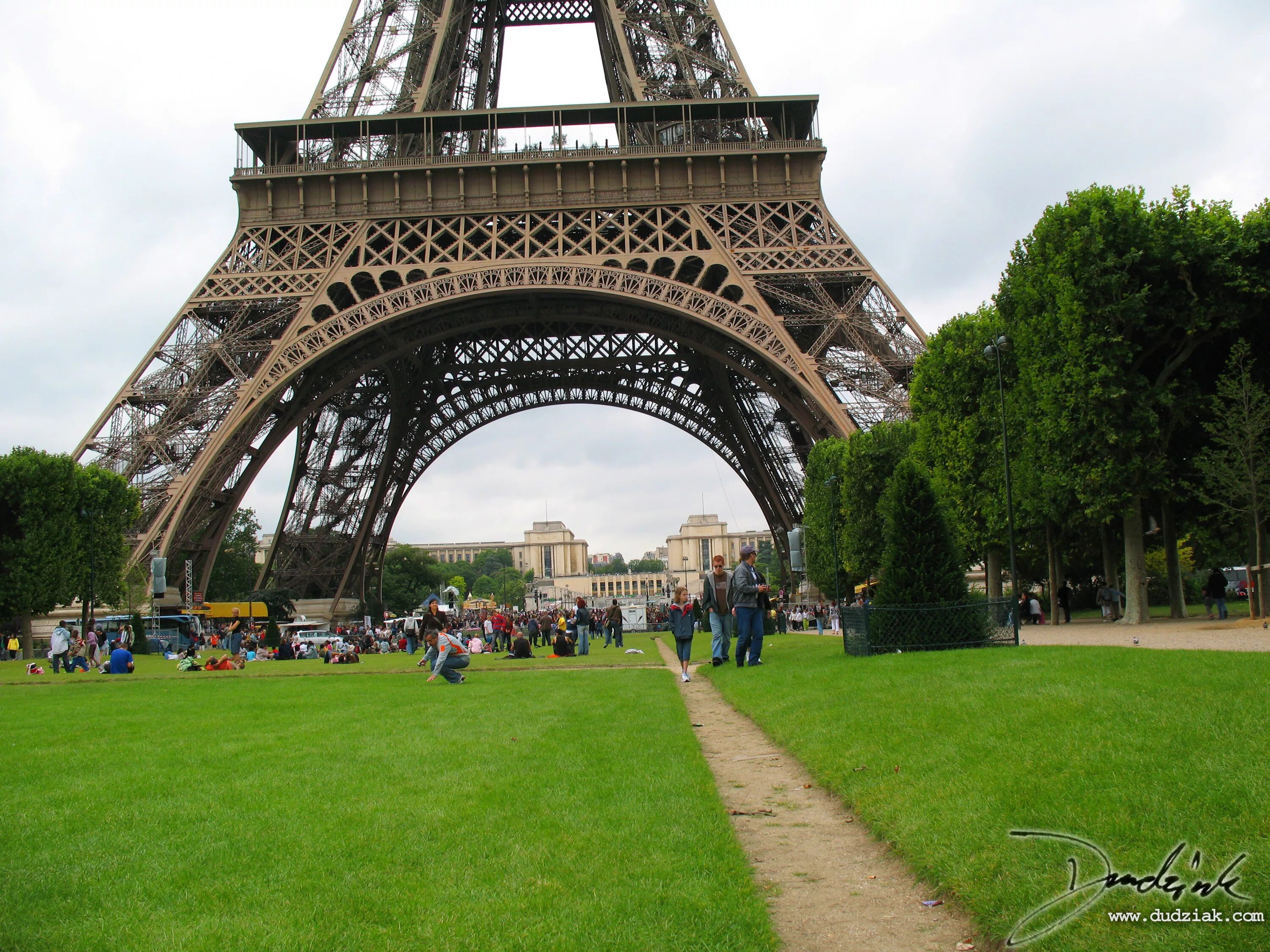 высота эйфель башня. эйфель. высота эльфовой башни. эйфелева башня в париже. видео эйфелевой башни.