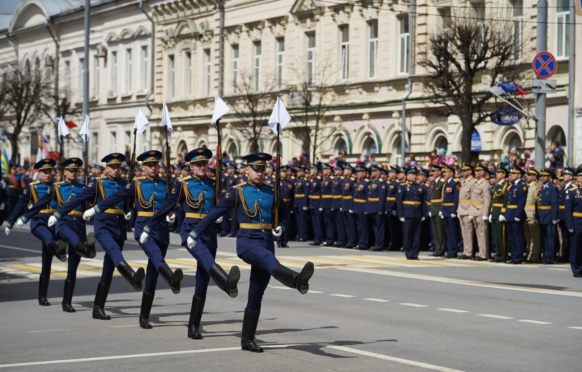 Во сколько парад в твери. Парад тверь 9. парад в твери 9 мая 2025. тверь парад победы 2019. парад в европе и парад в россии.