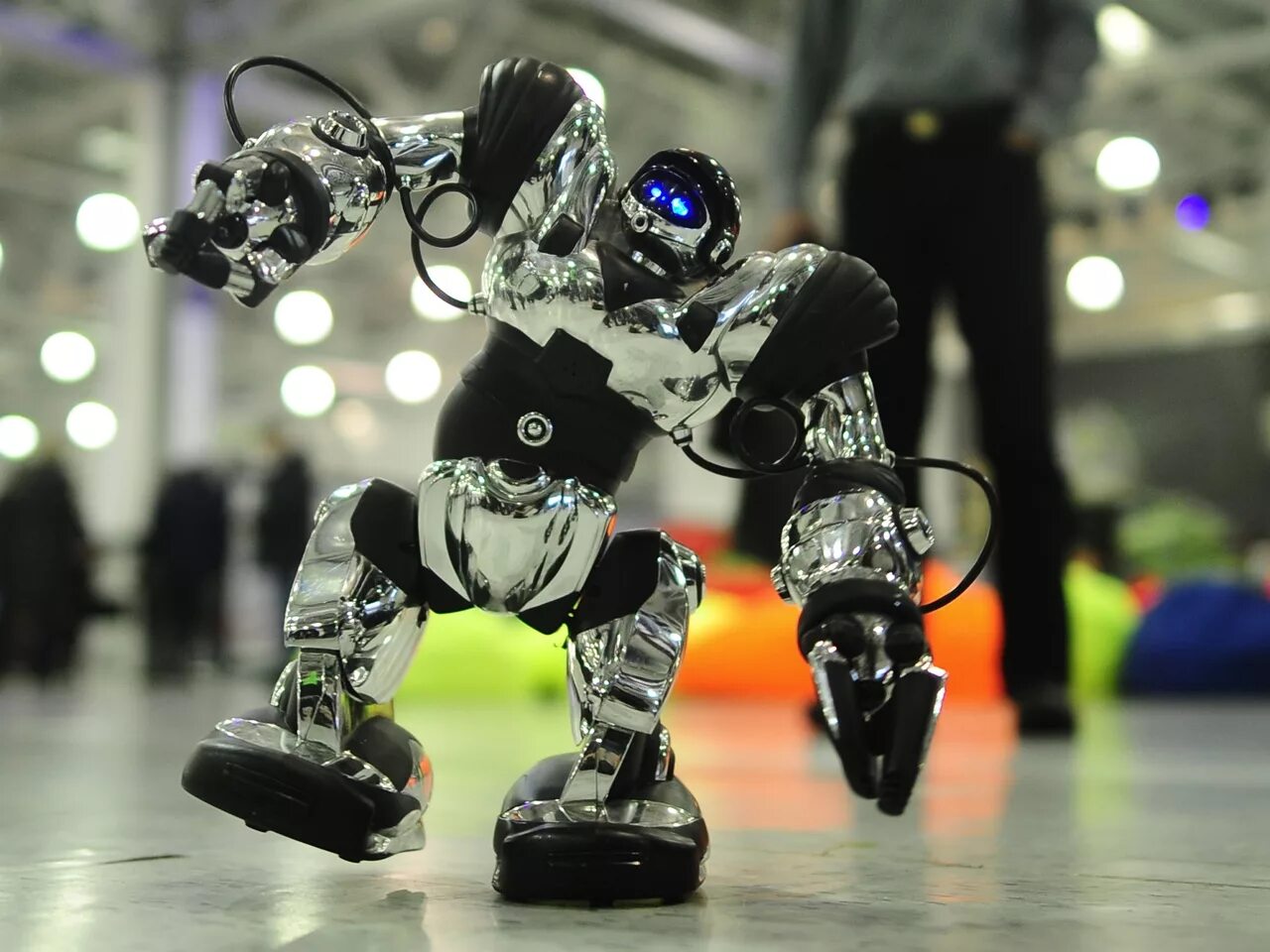 Робототехника соревнования. Турнир роботов. Добрый робот. Соревнования роботов. Робототехника соревнования.