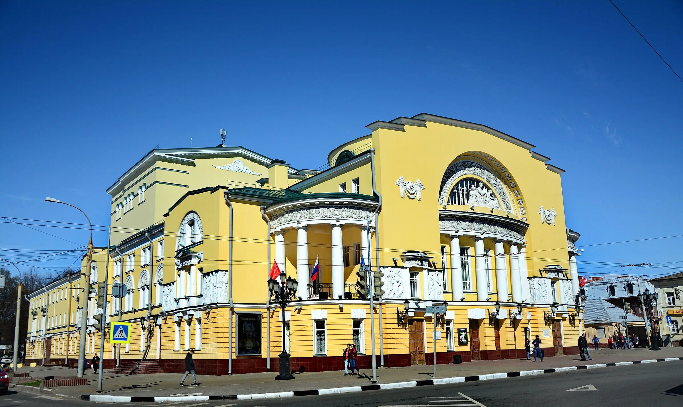 Театр ярославля фото. Волковский театр Ярославль. Театр драмы им Федора Волкова. Драматический театр Федора Волкова Ярославль. Академическая Ярославль театр.