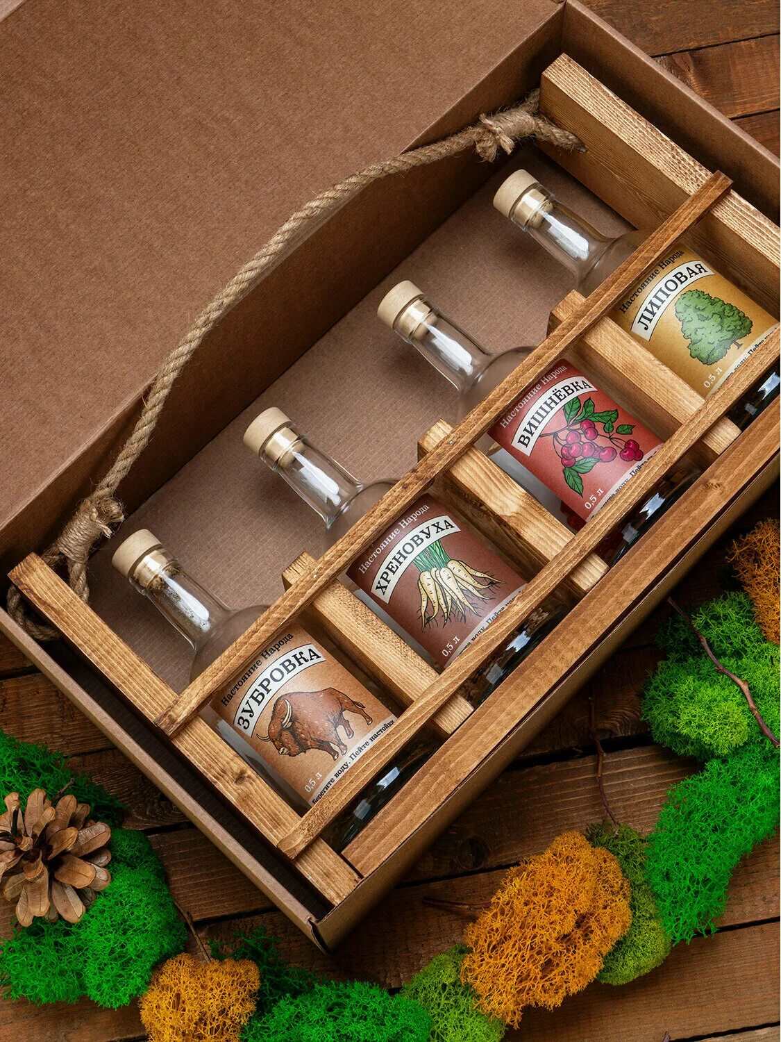 Наборы для настаивания в бутылках. Набор бутылок для самогона подарочный. Набор настоек в подарок. Набор настоек в подарок для приготовления с бутылками. Набор бутылок для настоек подарочный в ящике.