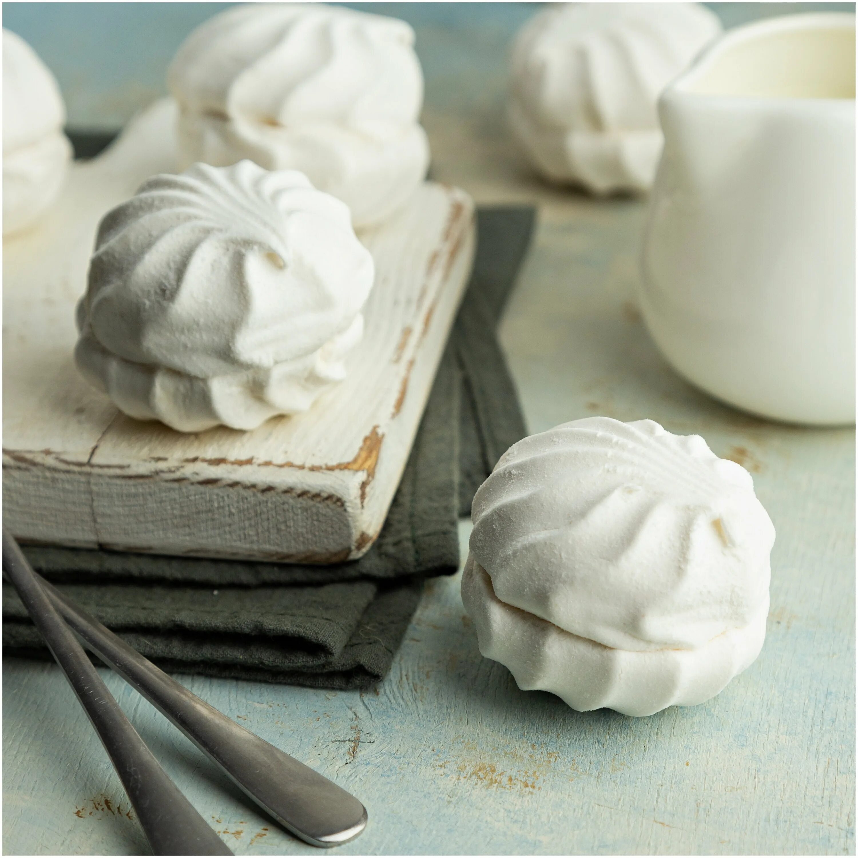 Красный пищевик зефир крем брюле. Зефир кронштадтский 380 гр. Зефир клубника со сливками ермолино. Зефир малина маленький. Зефир ванильный меренга.