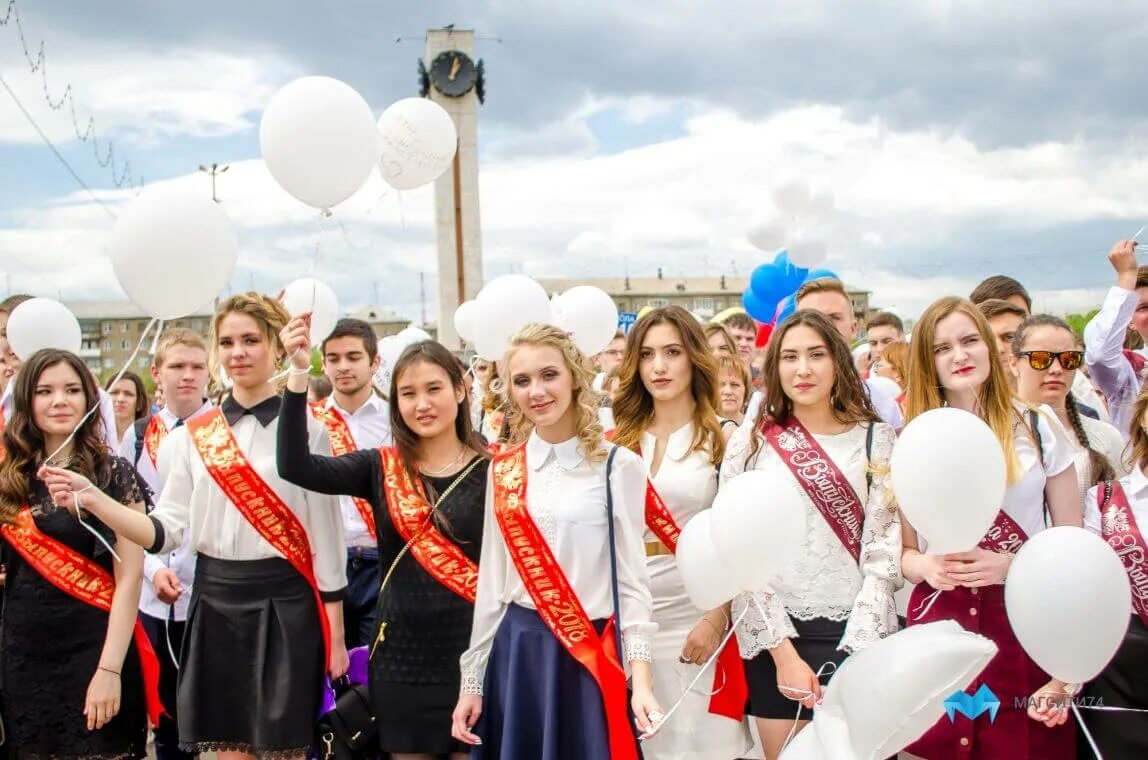 Выпускник сш. Выпускники школы. выпускной 9 класс. школьный выпускной. фотосессия последний звонок.