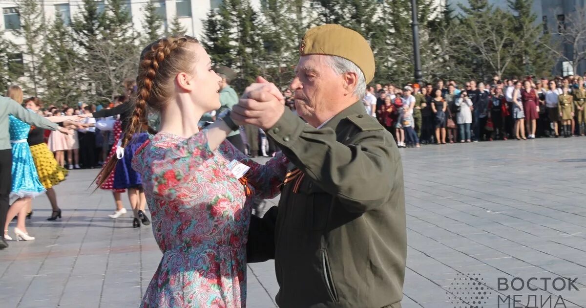 Вальс Победы 1945 Мурманск. Танцы ветеранов. Вальс ветеранов. Ветераны танцуют вальс Победы.