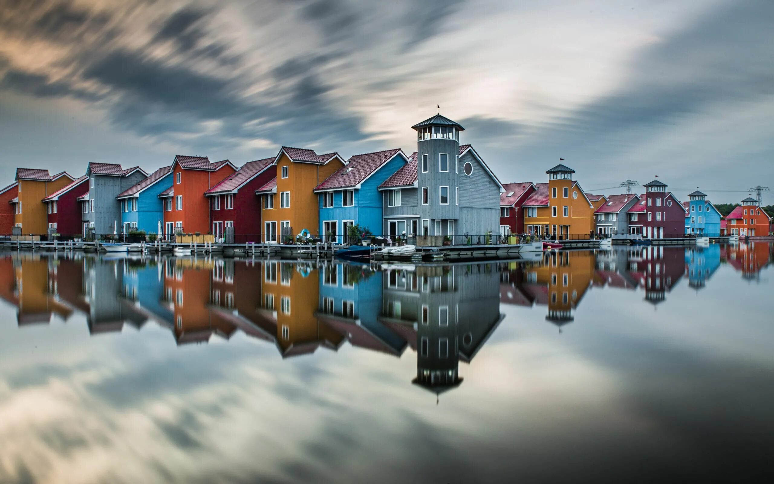 Нидерланды Reitdiephaven, Groningen. Разноцветные домики. Город с разноцветными домами. Яркие дома. Colorful houses