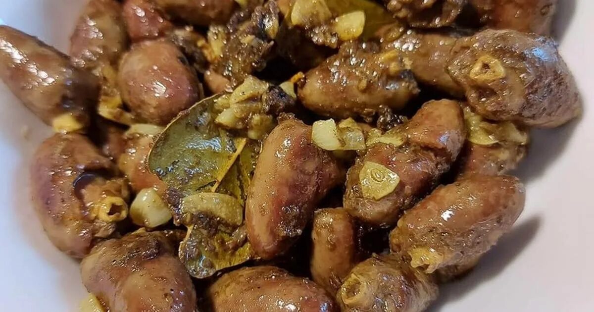 Куриные сердечки. Сердечки куриные тушеные с луком. Куриные сердечки. Куриные сердечки с картошкой на сковороде. Куриные сердечки в духовке.