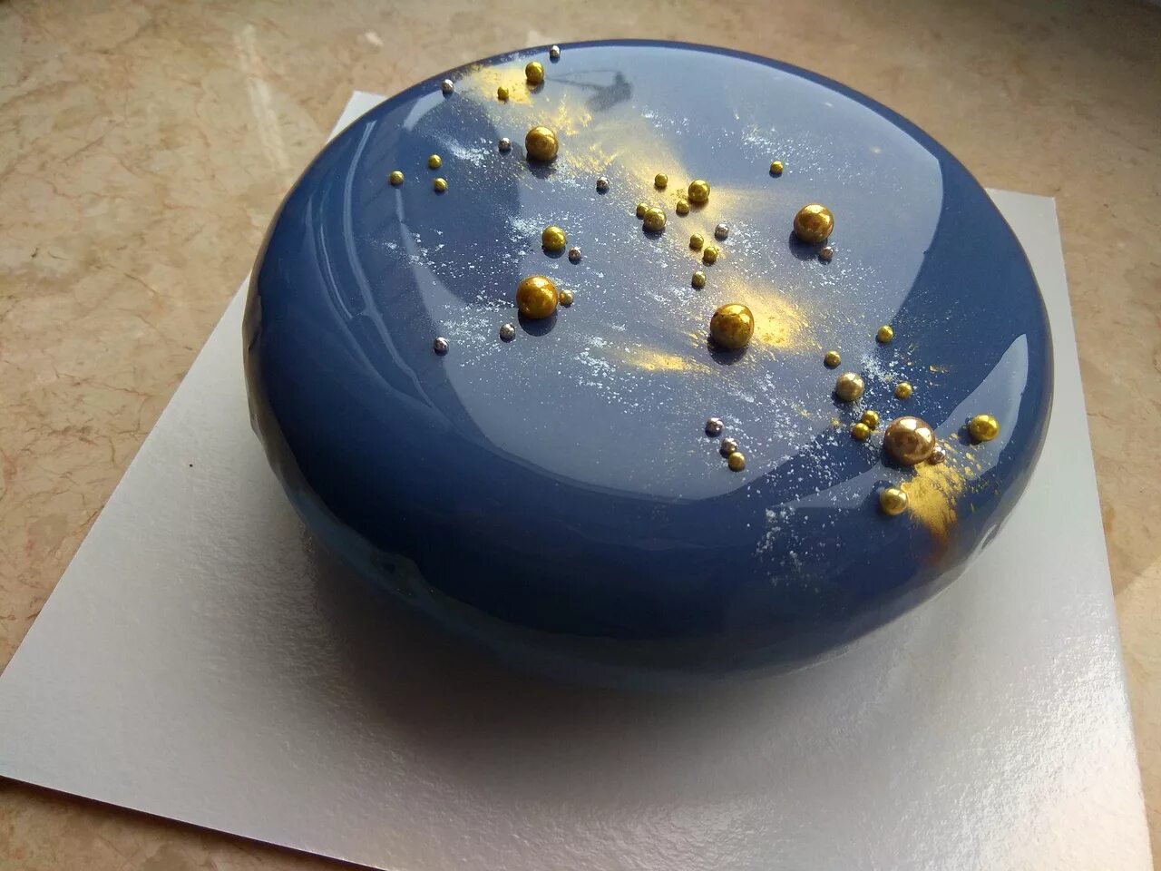 Золотая глазурь. Муссовый торт Эклипс. Муссовые торты Эклипс. Муссовый торт космос. Муссовый торт Эклипс с зеркальной глазурью.
