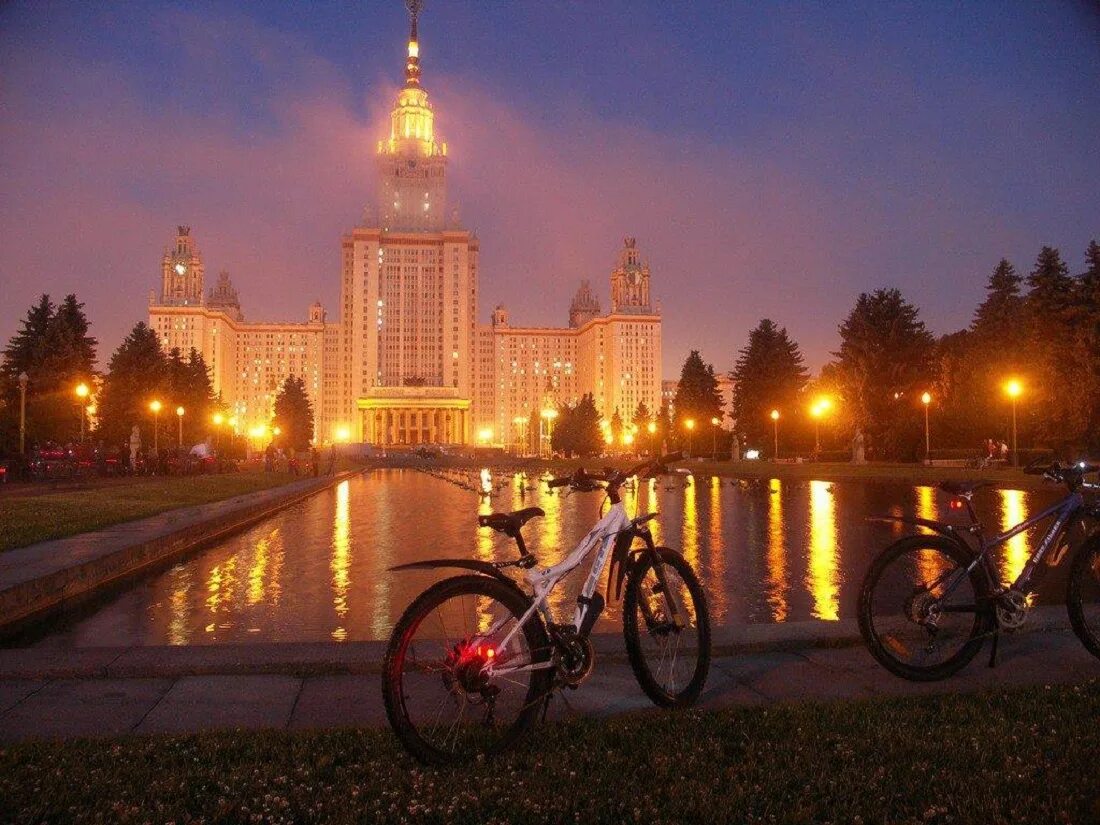 Москва вечером лето. Москва летом. Москва ночью. Ночная Москва летом. Москва ночная летняя.