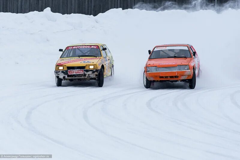нива против бмв х5. ледовые кольцевые автогонки видео. автогонки по льду. автогонки зима. гонки по байкалу на машинах.