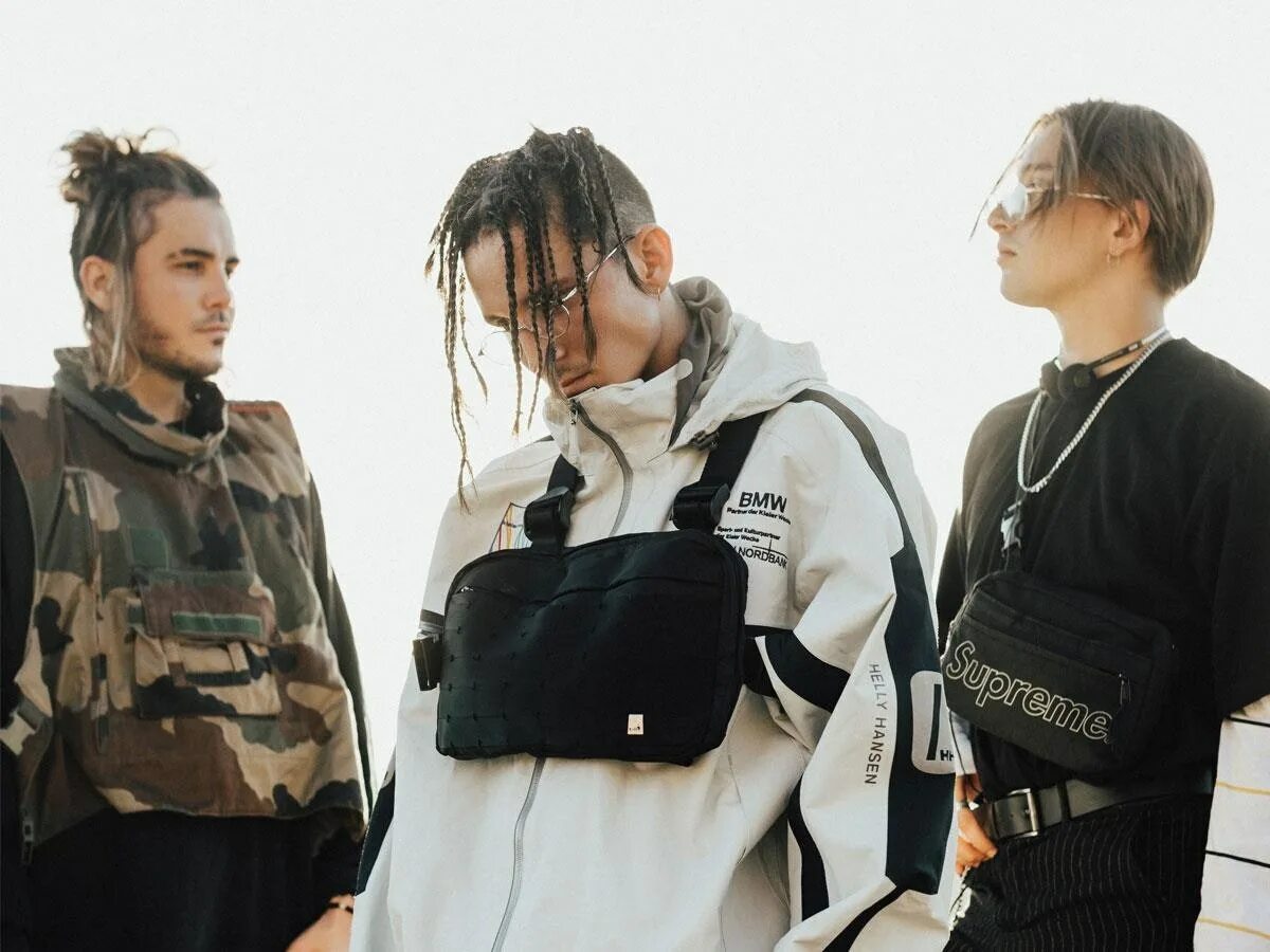 Chase atlantic moonlight. Chase Atlantic. Чейз Атлантик 2021. Chase Atlantic Кристиан Энтони. Chase Atlantic группа.