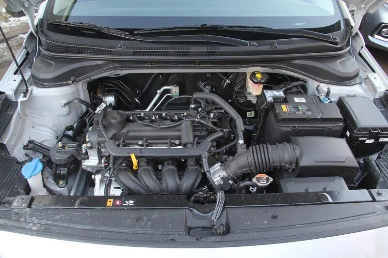 Hyundai solaris двигатель 1 и 4. Моторный отсек Хендай Солярис 1.6. Моторный отсек Хендай Солярис 1.6 2013 года. Solaris 2 моторный отсек. Моторный отсек Хендай Солярис 1.4.