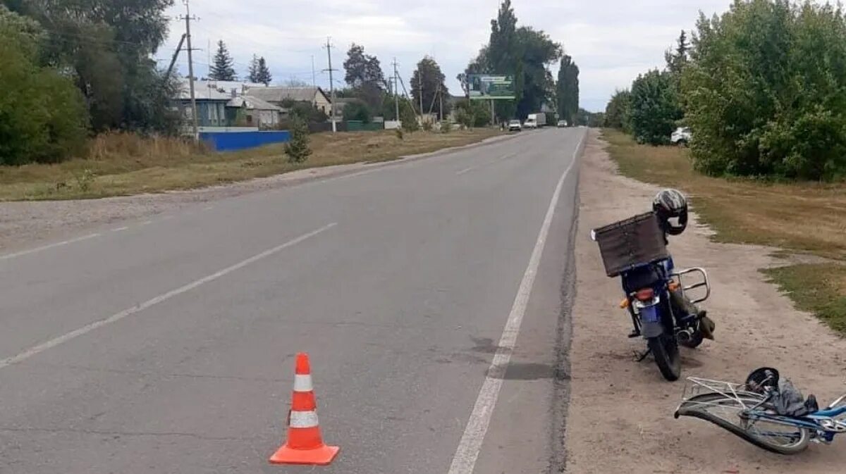 Дорога пенсионерам. ДТП Терновка Воронежская. Терновка (Терновский район). Пешеход на дороге. Велосипедист на ужасных дорогах.