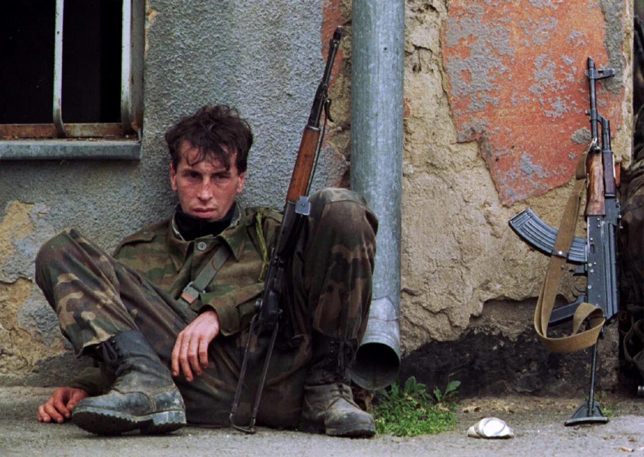 Сербские солдаты югославских войн. Русские в боснии 1995. Операция коридор 1992. Сербские добровольцы 1999. Сербы в боснии.