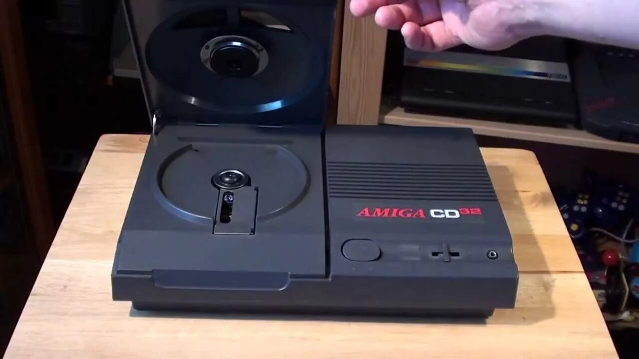 Amiga cd32. Commodore amiga cd32. Commodore amiga cd32 игры. Commodore amiga cd32 logo.