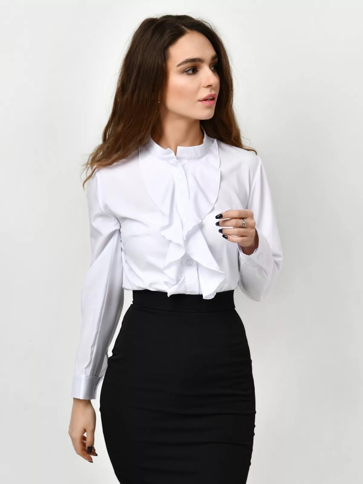 Офисная блузка купить. Белая блузка. Блузка офисная женская. Красивые блузки для девушек. Белая блузка женская.