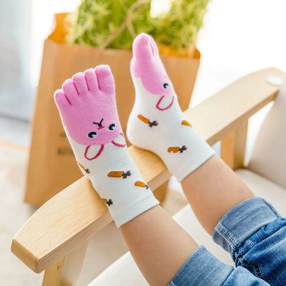 Socks5 купить. Носки с пальцами. Носки с пальчиками. Разноцветные носки с пальцами. Носки с пальчиками детские.