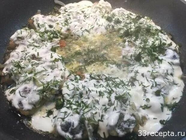 Щука жареная на сковороде со сметаной и луком рецепт. Щука тушеная в сметане на сковороде. Щука тушеная в сметане с луком. Как вкусно потушить щуку. Щука тушеная в сметане на сковороде.