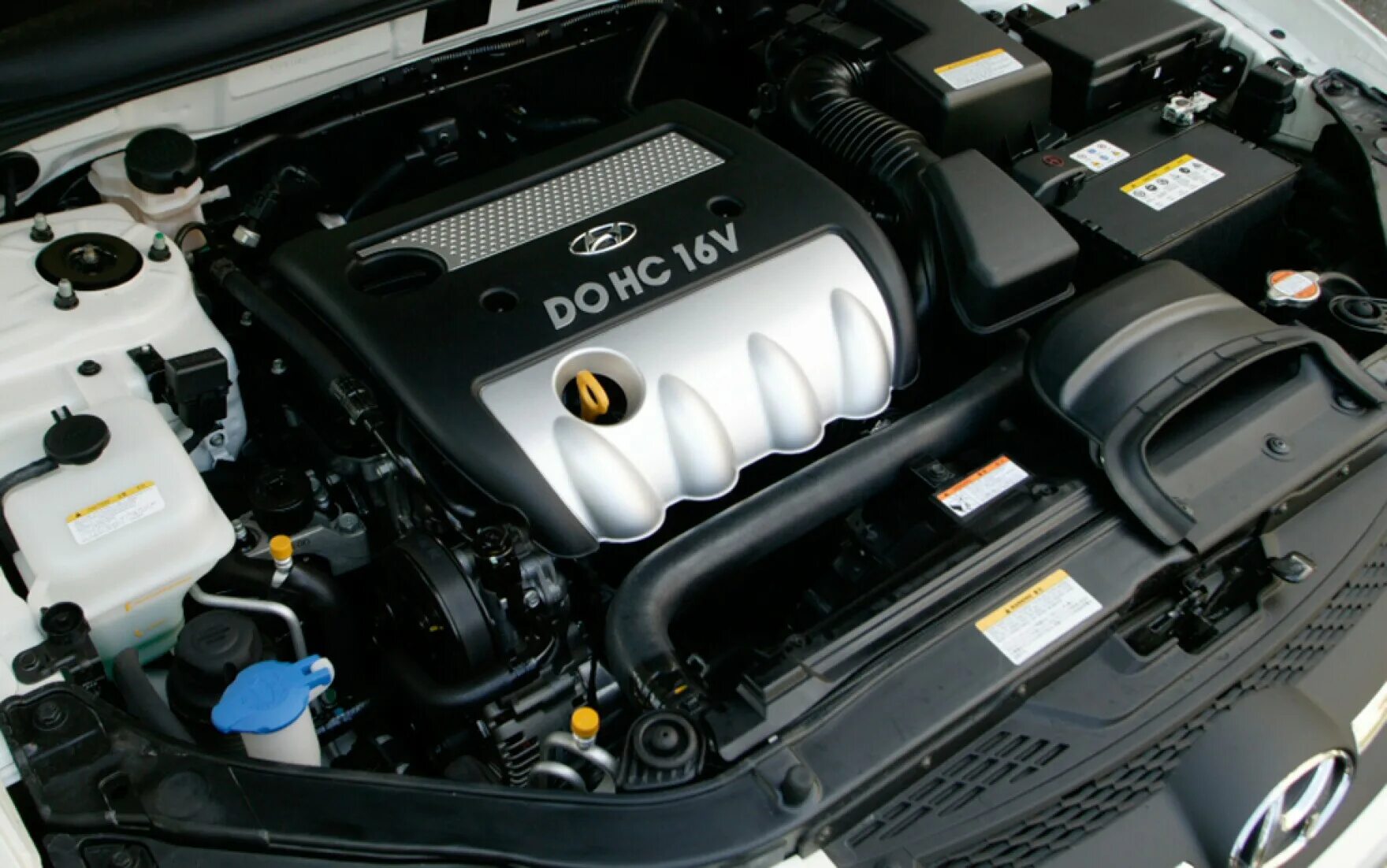 Двигатели киа соренто 1 поколения. Мотор 2.4 Хендай Соната. Мотор Киа Маджентис 2.0. Киа Маджентис 2005 2.0 двигатель. 2.4 Двигатель Киа Маджентис.