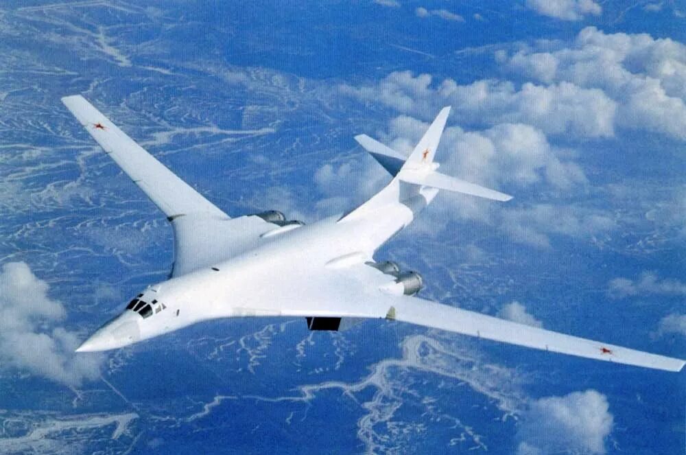 Ту 160 сверхзвуковой характеристики. Ту-160 белый лебедь. Белый лебедь самолет ту 160. Ту-160м2. Стратегический сверхзвуковой ракетоносец-бомбардировщик ту-160.