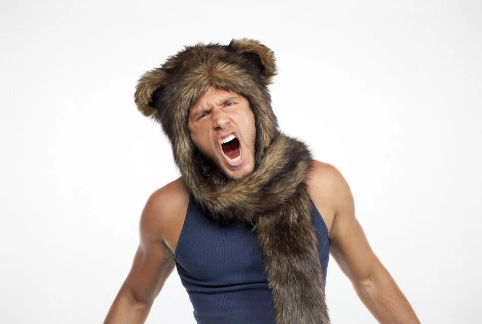 шапка "медведь". шапка из медвежьей головы. мужик в бобровой шапке реальные фото. шапка-капюшон мужская. шапка медведь мужская.