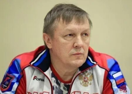 Старший тренер по боксу
