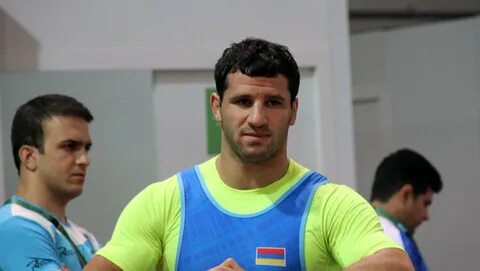 4 армянина