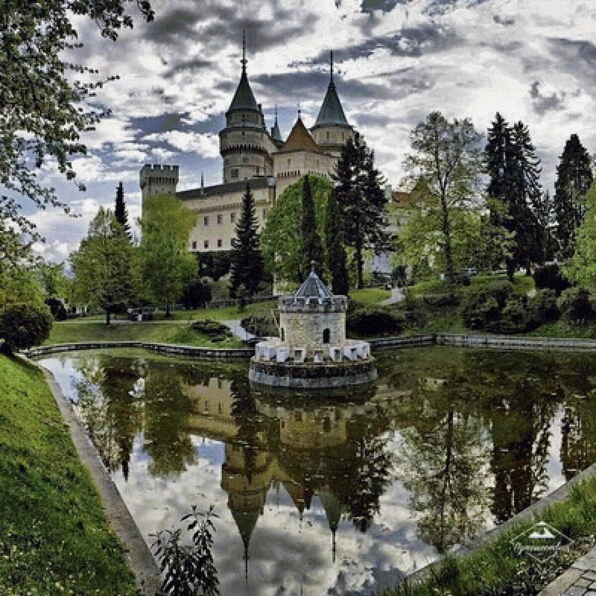 Замки подмосковья. Бойницкий замок Словакия. Замки Чехии Бойницкий. Бойницкий средневековый замок. Бойницкий замок Словакия внутри.