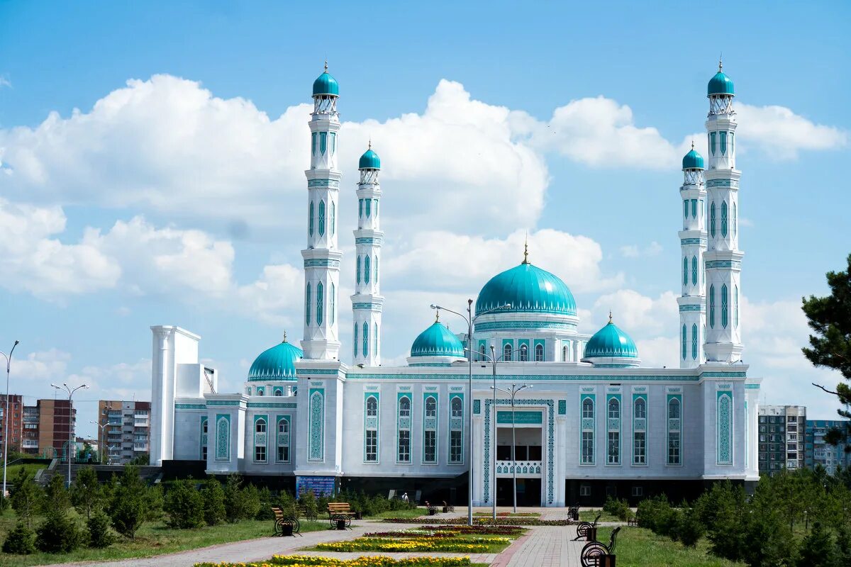 Центральная мечеть Караганды. Мечеть Караганды на Юго востоке. Карагандинская областная мечеть Караганда. Караганда мечеть Анет баба.