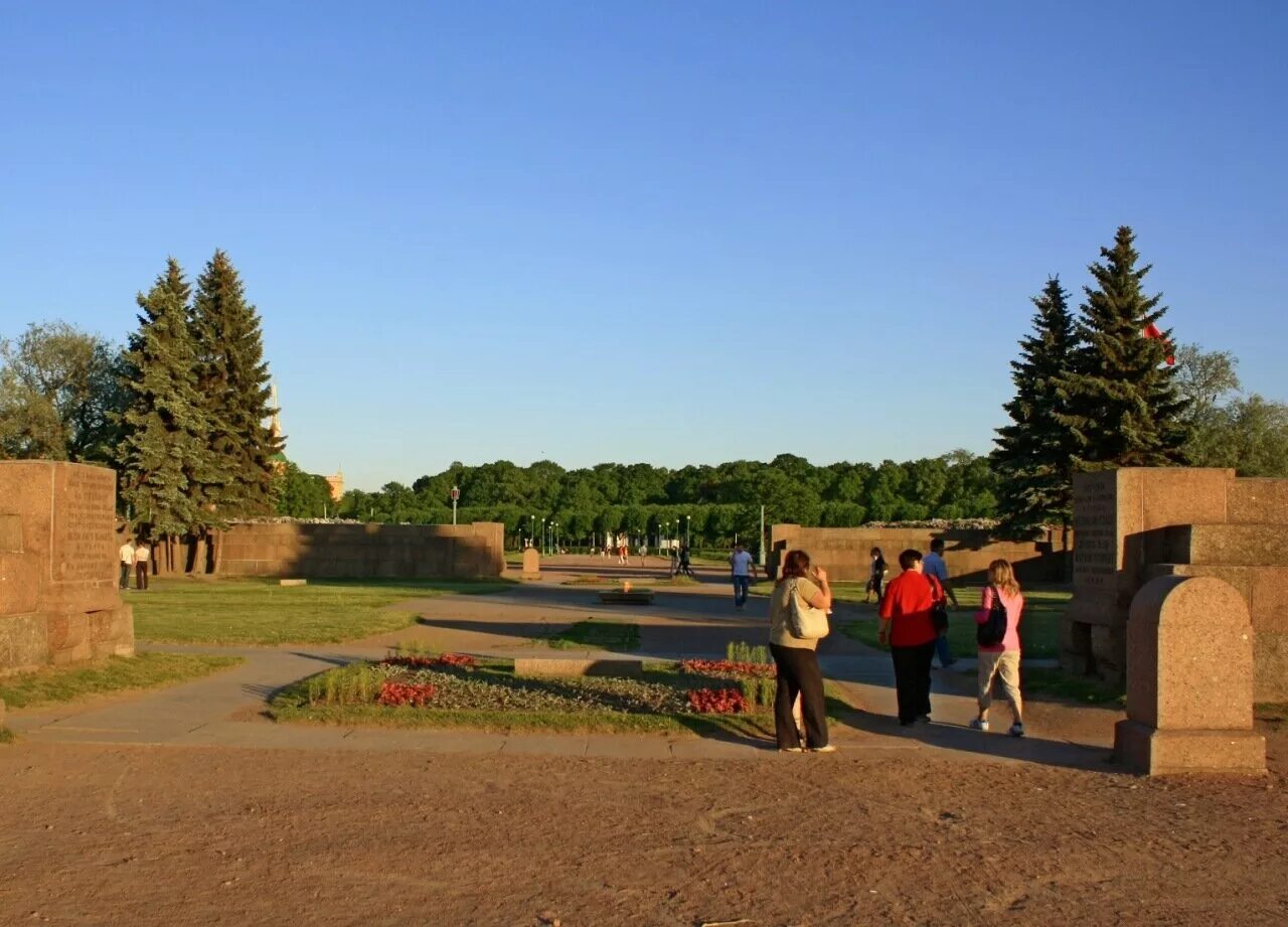 Царицына луга. Марсово поле вечный огонь. Марсово поле Львов воинский мемориал. Марсово поле СПБ. Марсово поле «Царицын луг».