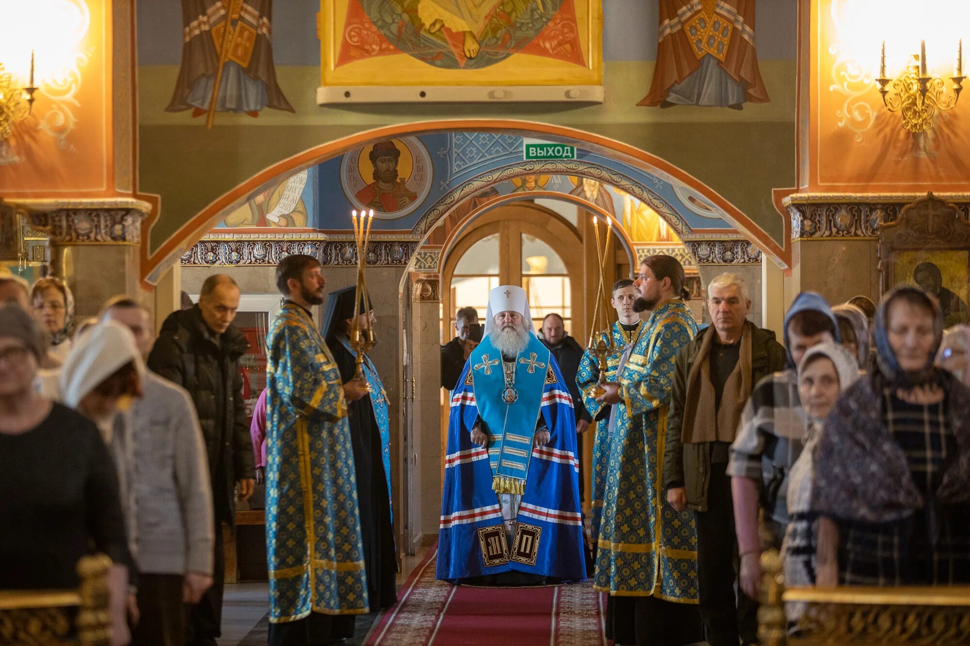 Всенощное бдение на благовещение. С праздником Благовещения Пресвятой Богородицы. Канун Благовещения. Преображенский храм Сургут. Фото с Благовещеньем с праздником.