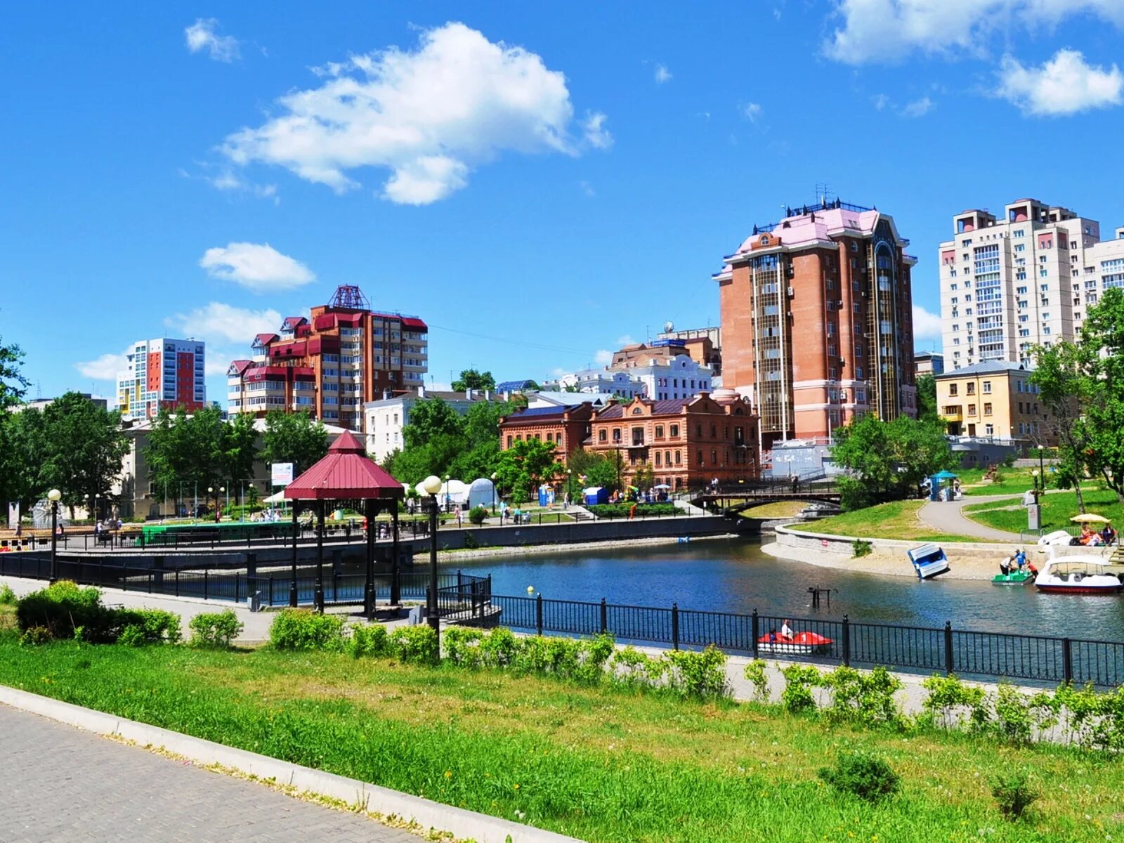 Городские пруды Хабаровск. Хабаровск лето. Хабаровск летом. Хабаровский край город Хабаровск.